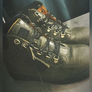 Size 6.5 boys limited addition green alligator timberland boots